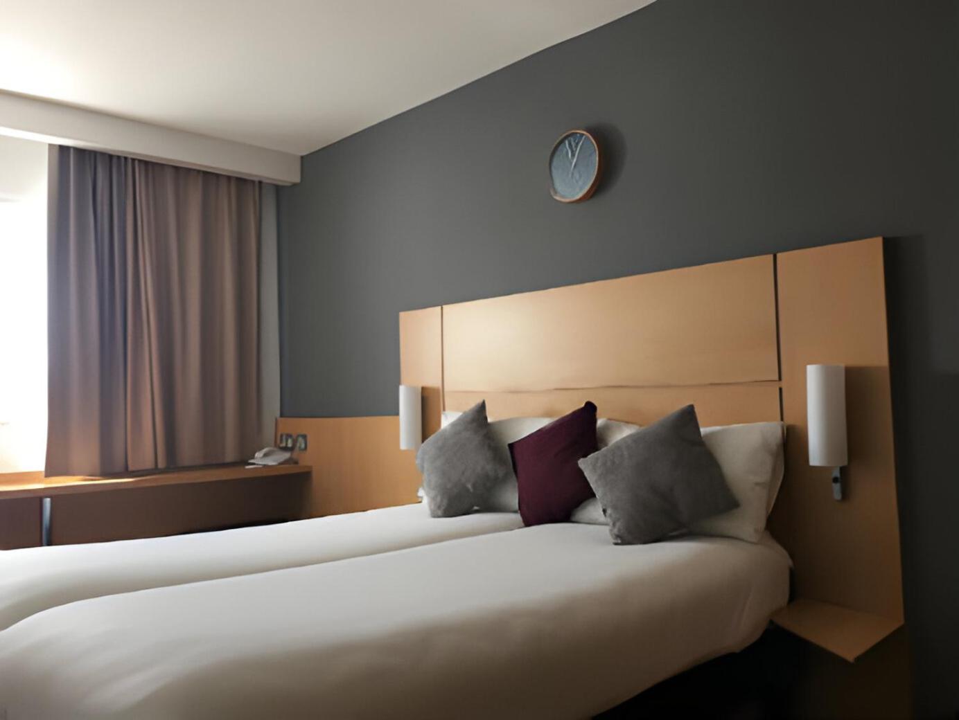 Hotel Ibis Centre Dock - One 3*