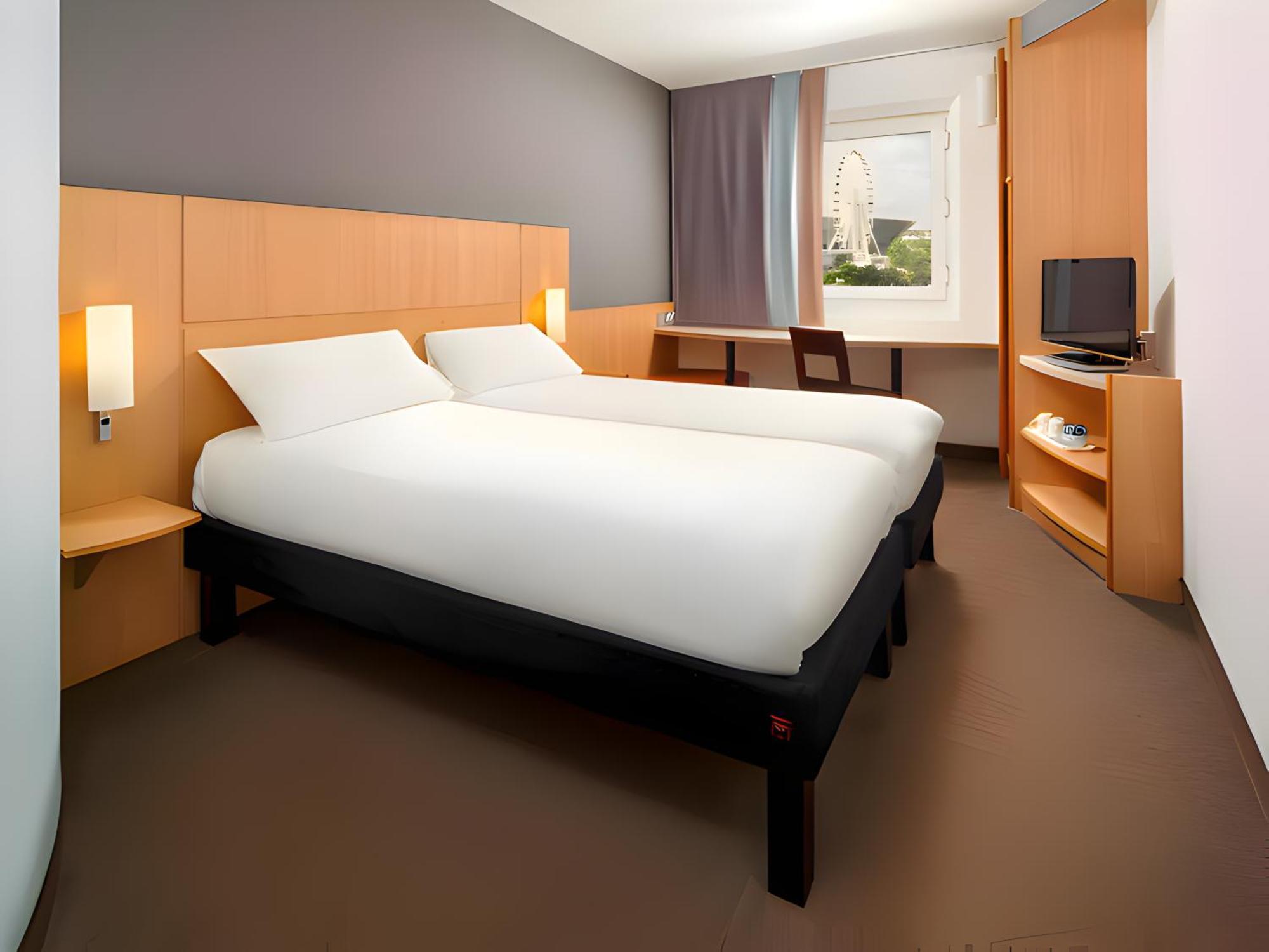 Ibis Centre Dock - One Hotel
