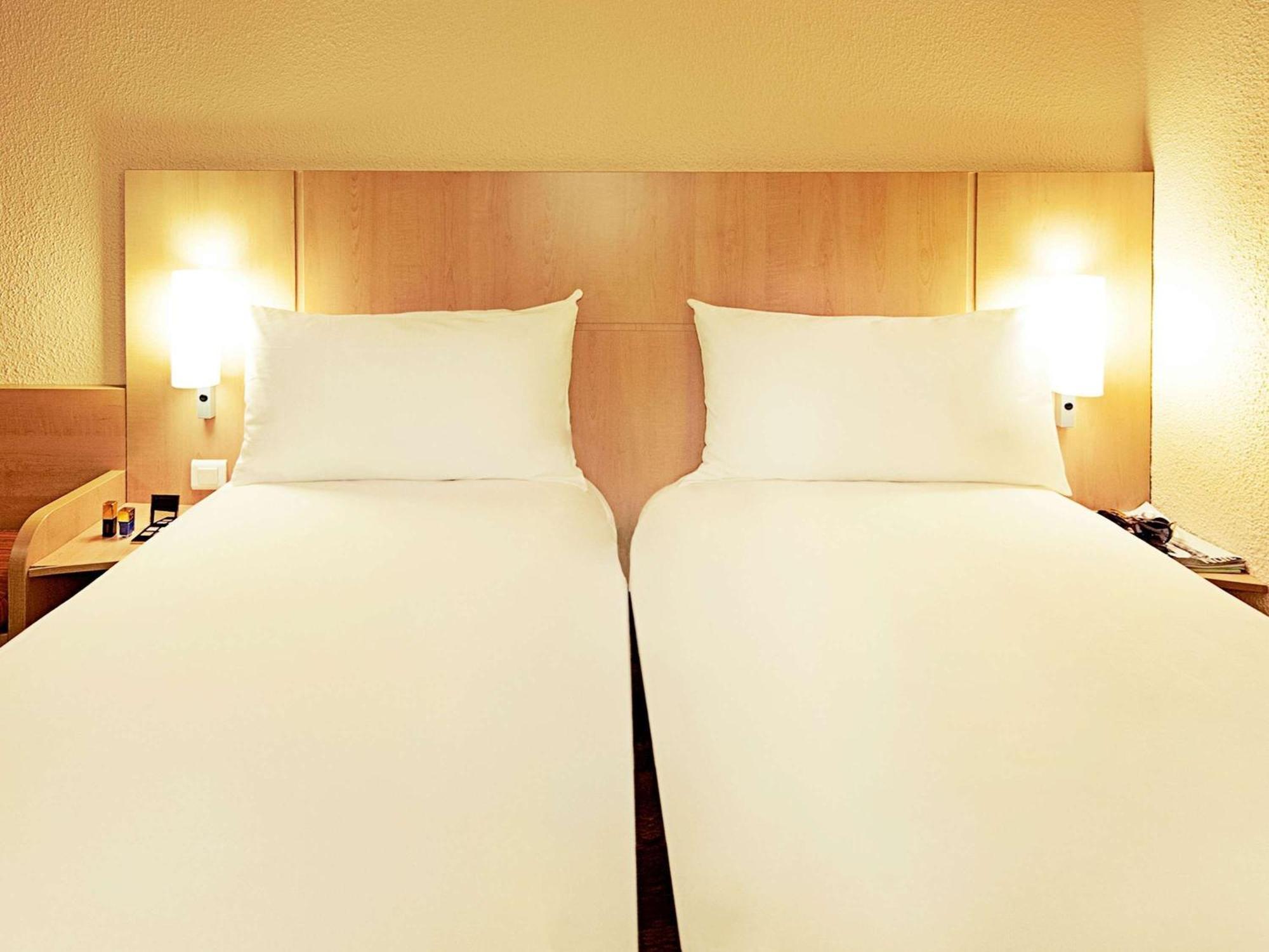 Ibis Centre Dock - One Hotel 3*