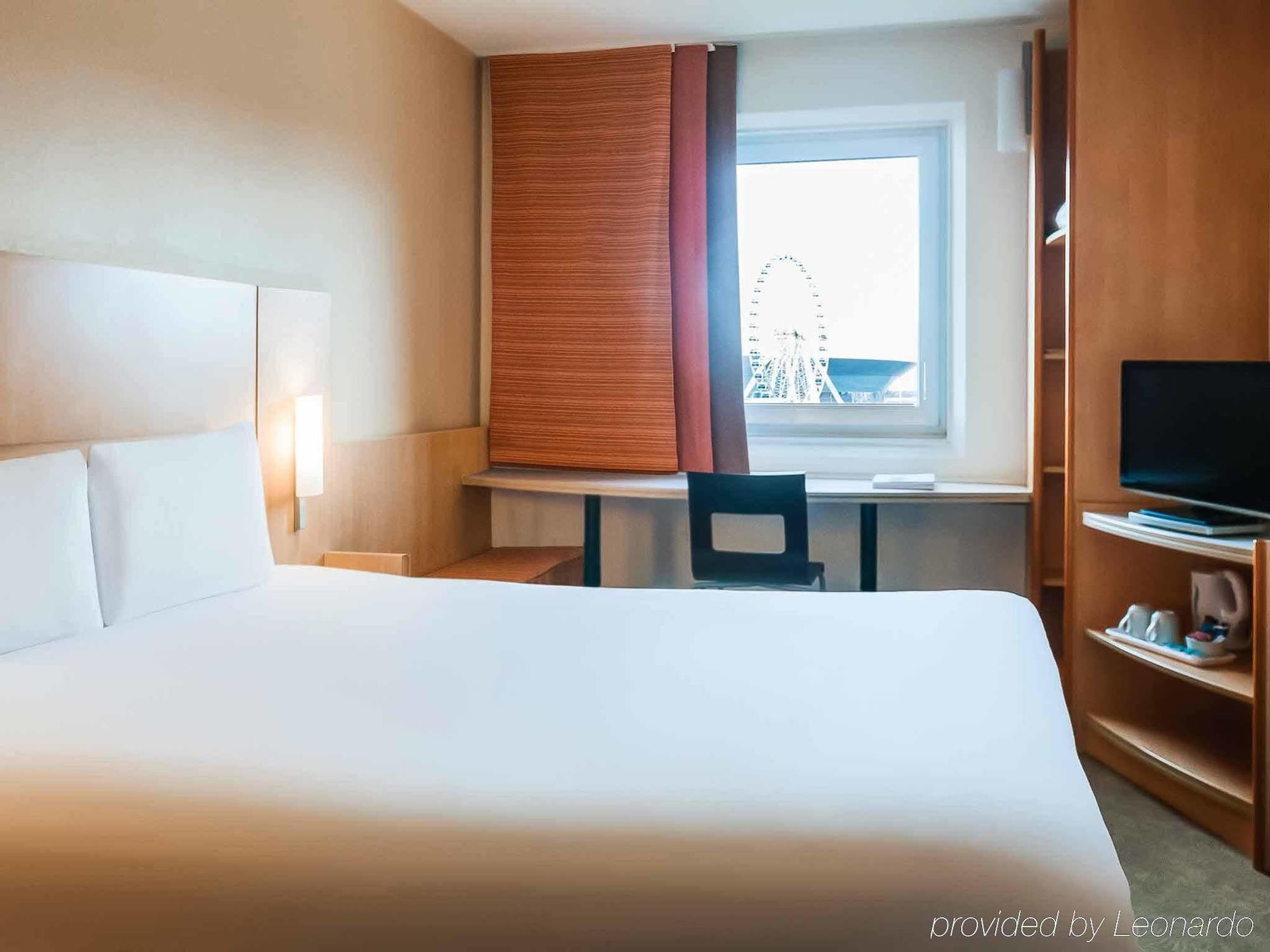 Ibis Centre Dock - One 3*