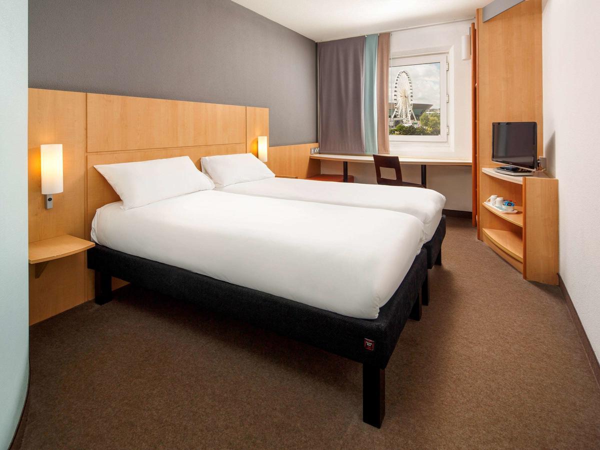Ibis Centre Dock - One 3*