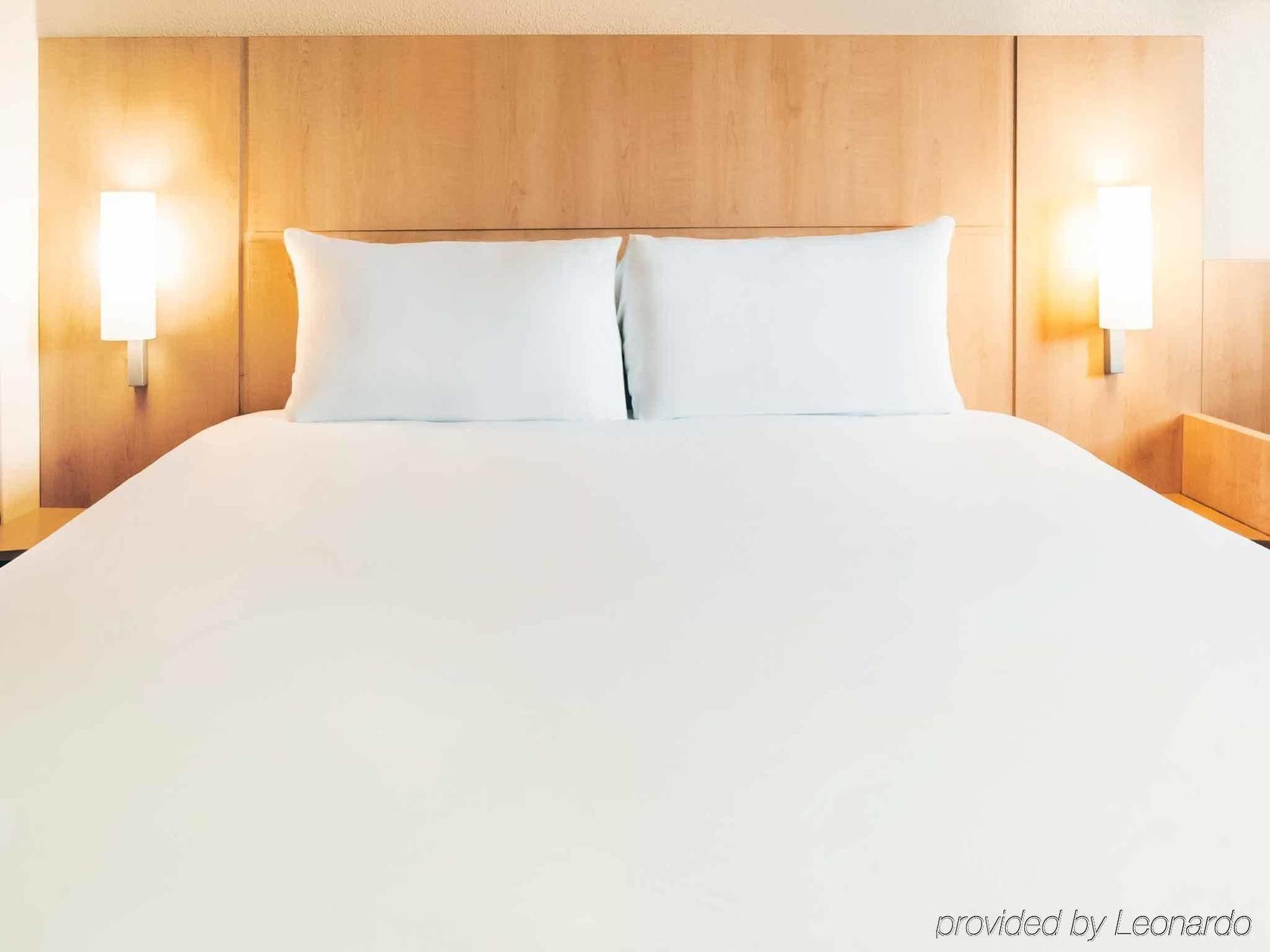 Ibis Centre Dock - One 3*